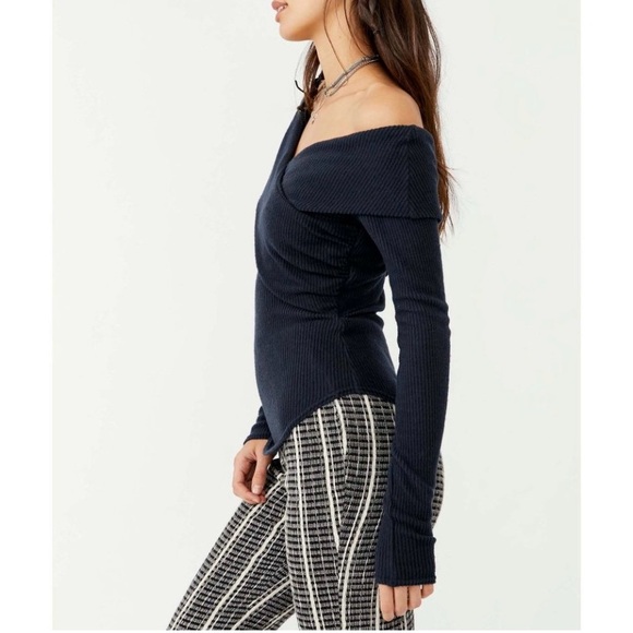 Free people off the shoulder top - Picture 3 of 13